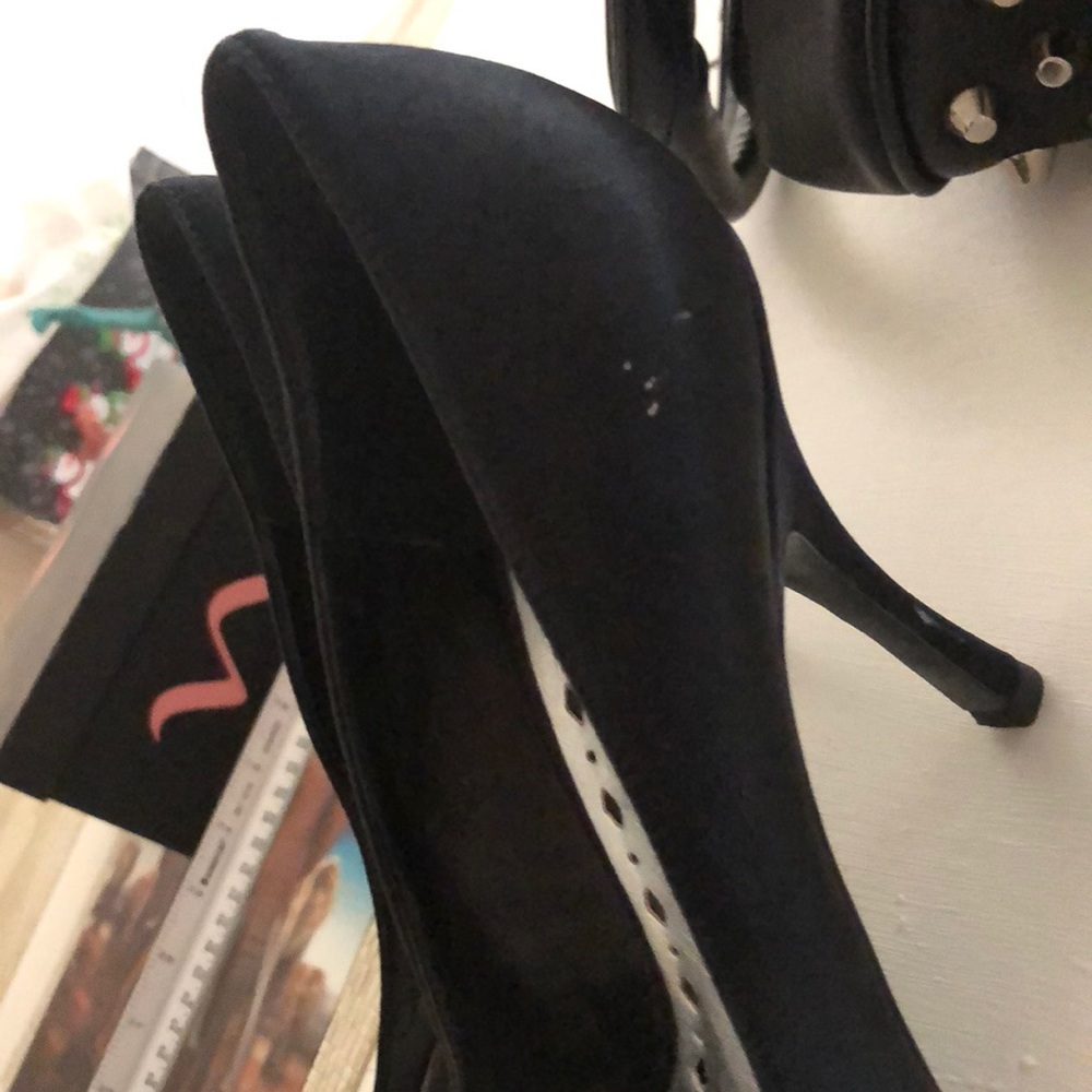 Heels - Picture 5 of 8
